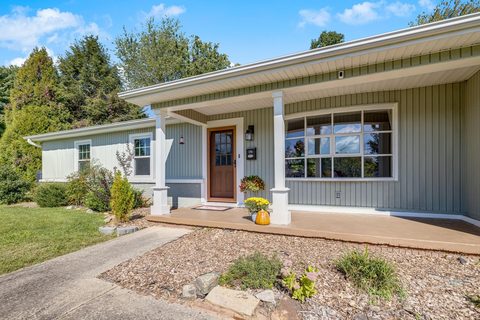 1716 Glenheath Drive sold home in Heatherwood, Hendersonville, NC
