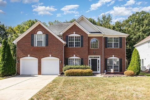 9229 Autumn Applause Drive sold home in Fieldstone, Charlotte, NC