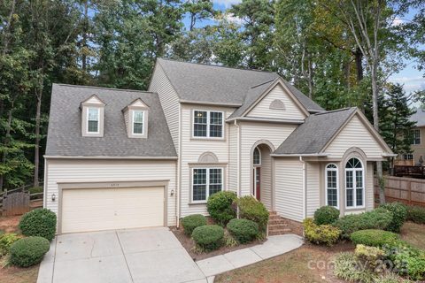 6913 Buckspring Lane
