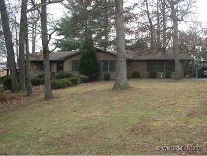 113b Oakwood Place sold home in Brookside Manor, Hendersonville, NC