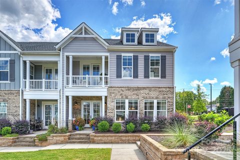 215 Junaluska Drive sold townhome in Davidson Walk, Davidson, NC