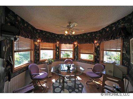 6 Sweetwater Oaks Drive