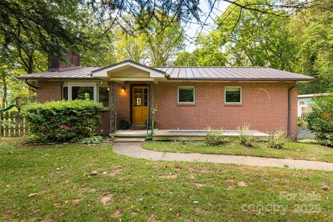 40 Governors View Road sold home in Pinehurst Park, Asheville, NC