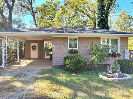 128 Applewood Lane