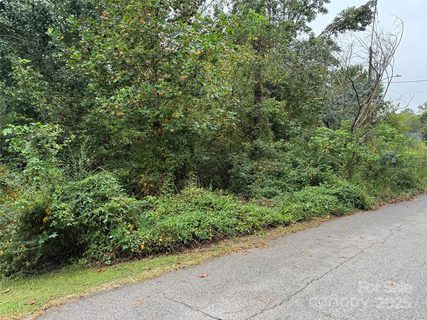 214 Nottingham Drive sold lot in English Garden Park, York, SC