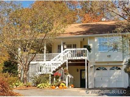 2 Lynnette Drive sold home in Rainbow Ridge, Fairview, NC