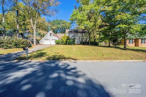 7208 Applecross Lane sold home in Ravenwood, Charlotte, NC
