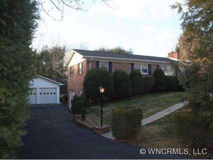 15 Hickory Drive sold home in Franem Acres, Fletcher, NC