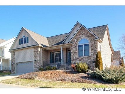 9 Driftstone Circle sold home in River Crest, Arden, NC