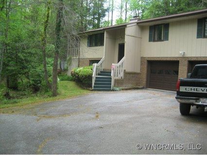 210 Mockingbird Drive sold home in Statonwoods, Hendersonville, NC