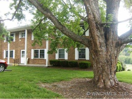 100 Falling Waters Road 3 sold condo in Brookside Manor, Hendersonville, NC