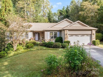 16 Tall Pines Road sold home in Tall Pines, Hendersonville, NC