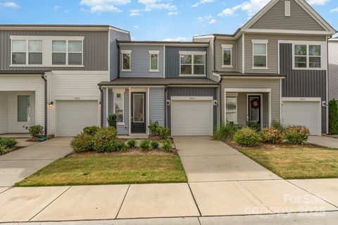 9029 Widden Way active home in Fifteen 15 Cannon, Charlotte, NC
