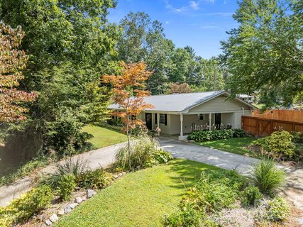 1225 W Gilbert Street sold home in Barker Heights, Hendersonville, NC