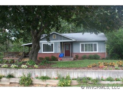 216 Edenburg Road sold home in Bonnie Brae, Hendersonville, NC