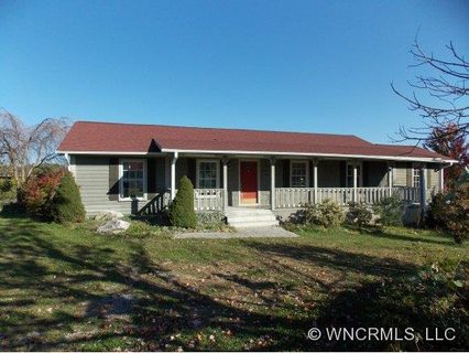 13 Apple Blossom Lane