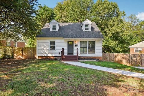 3209 Eastwood Drive pending home in Shamrock Gardens, Charlotte, NC