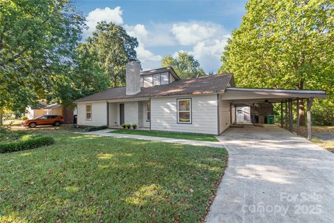 8207 Beacon Hills Road sold home in Beacon Hills, Indian Trail, NC