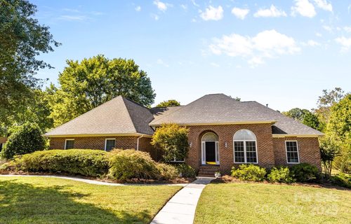 1337 Braeburn Road pending home in Carriage Downs, Concord, NC