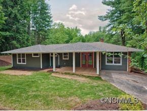 8 Ellenwood Dr sold home in Beaver Lake, Asheville, NC