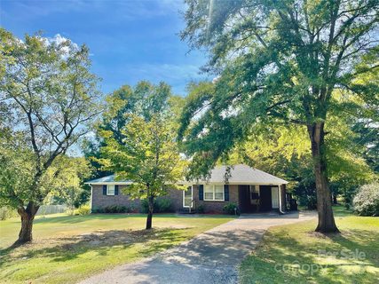 108 Nottingham Drive sold home in English Garden Park, York, SC