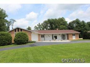 14 Highlander Lane sold home in Featherstone Meadows, Hendersonville, NC