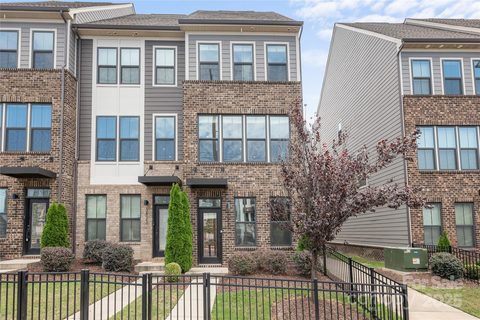 3625 S Tryon Street sold townhome in South Tryon Townhomes, Charlotte, NC