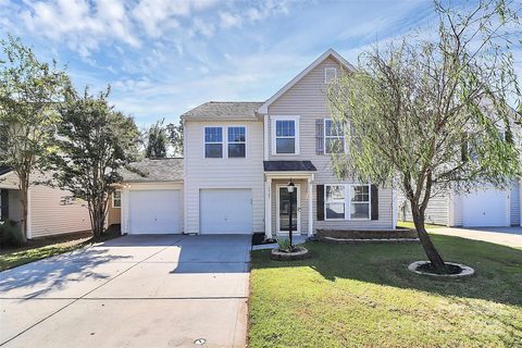 15705 Lakepoint Forest Drive active home in Waterlyn, Charlotte, NC