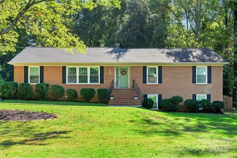 1912 Woodberry Road sold home in Woodberry Forest, Charlotte, NC