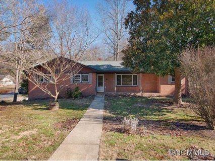 16 Oakbrook Rd sold home in Franem Acres, Fletcher, NC