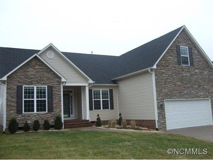 8 Stonebury Dr sold home in Stonecrest, Arden, NC