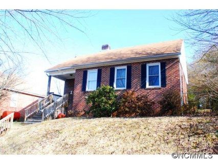 8 Enka Orchard Street sold home in Enka Village, Candler, NC