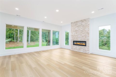7362 Hemlock Court