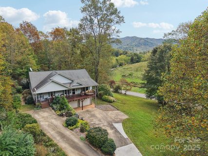 32 Indian Hills Loop sold home in Indian Hills Estates, Waynesville, NC