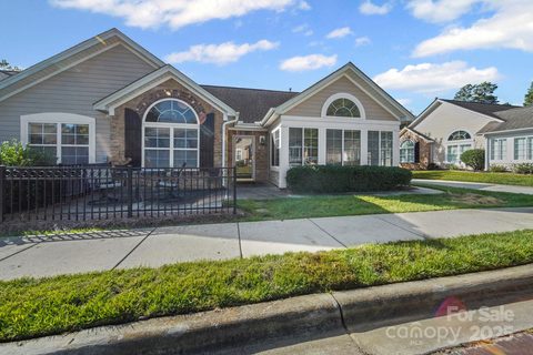 248 Lone Oak Circle pending home in Village At India Hook, Rock Hill, SC
