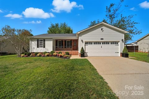 1641 Farmington Hills Drive sold home in Farmington Hills, Conover, NC