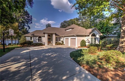 8141 Bay Pointe Drive