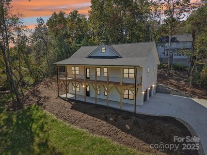 271 Greenstone Lane pending home in Mills Pointe, Mills River, NC