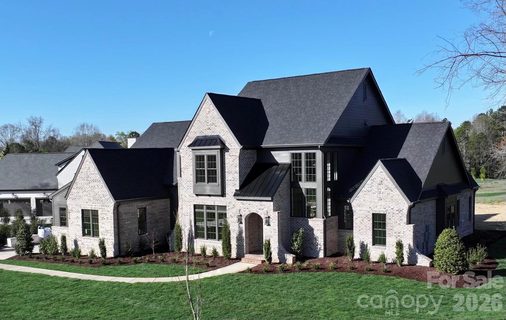 5830 Long Stirrup Lane pending home in Cheval, Mint Hill, NC