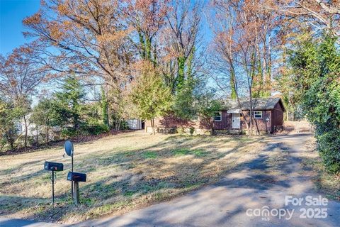 260 Amelia Drive pending home in Fern Forest, Fort Mill, SC