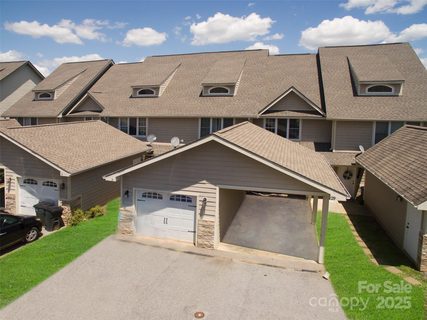 29 Rotunda Circle active townhome in Scenic View Terrace, Asheville, NC