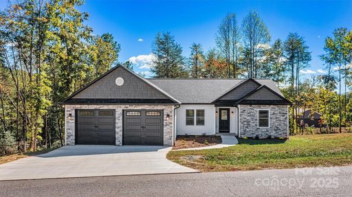 24 Eastwinds Drive sold home in Deercreek, Hickory, NC
