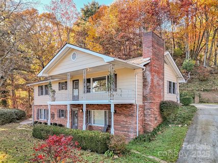 930 Scenic Circle active home in Little Mountain, Waynesville, NC