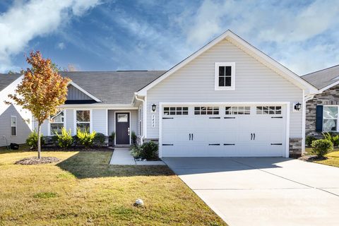 5436 Hughesdale Drive sold home in Woodgrove, Charlotte, NC