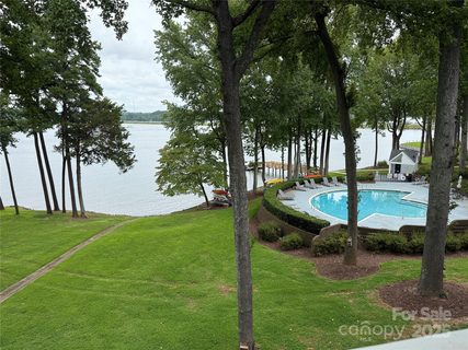 306 Northwest Drive
