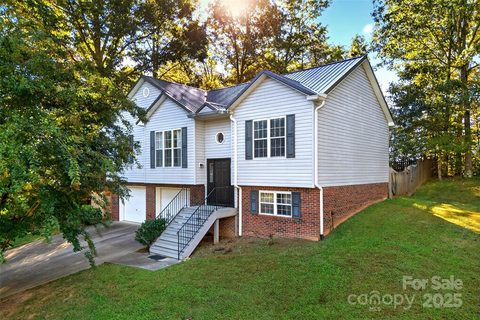 A home in Laurel Pointe