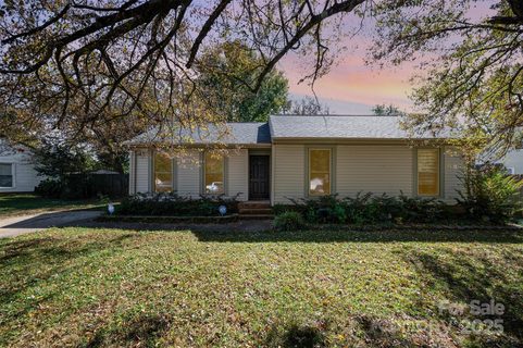 7528 Lancashire Drive sold home in Heathergate, Mint Hill, NC