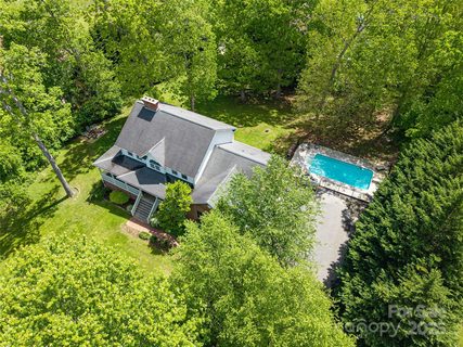48 Sherry Lane