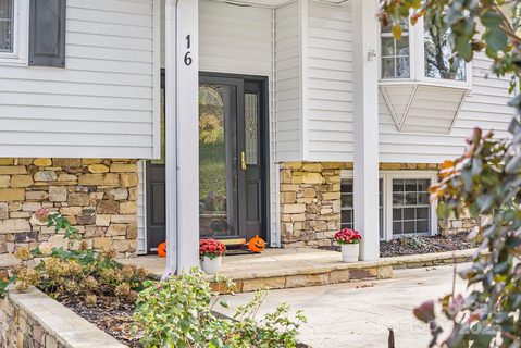 16 Woodfield Road sold home in Glen Meadows, Arden, NC