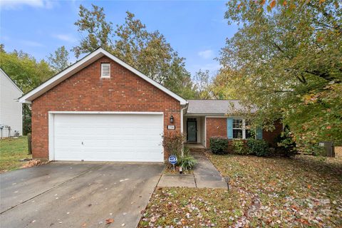 5704 Shining Oak Lane sold home in Eastfield, Charlotte, NC